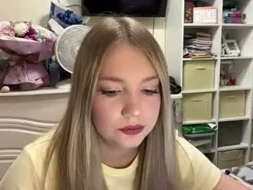 Maisiehtwe  live sex cam
