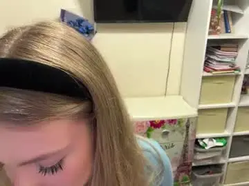 Maisiehtwe  live sex cam