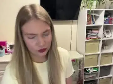 Maisiehtwe  live sex cam