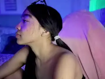 Pocahontas_moon  live sex cam