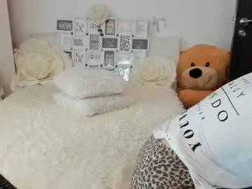 Eroticsensualkitty4u  live sex cam