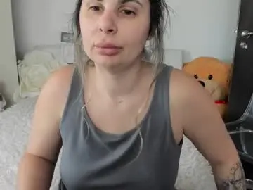 Eroticsensualkitty4u  live sex cam