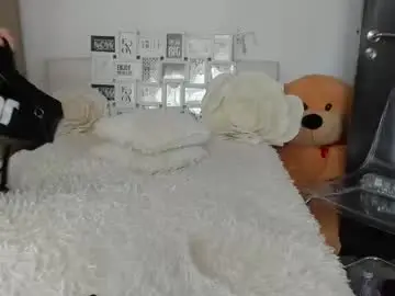 Eroticsensualkitty4u  live sex cam