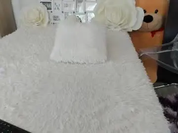 Eroticsensualkitty4u  live sex cam