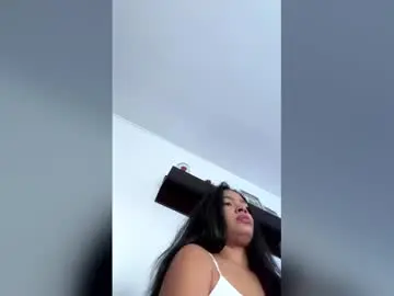 Katiiahotbaby  live sex cam