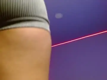 Miawilde18  live sex cam