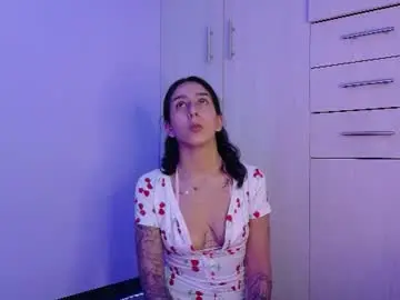Miawilde18  live sex cam