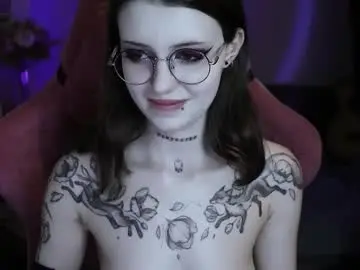 Prettybones  live sex cam