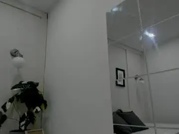 Carolaineroux  live sex cam