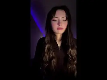 Hellyluxury  live sex cam