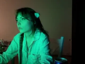 Hellyluxury  live sex cam