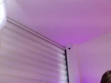 Honey__doll  live sex cam