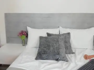 Kitty_444_  live sex cam