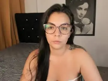 Ninaluke  live sex cam