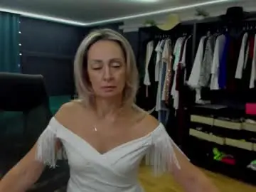 Julia__cherry_  live sex cam