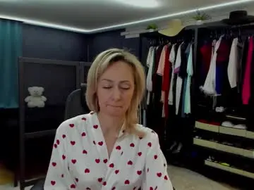 Julia__cherry_  live sex cam