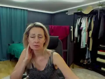 Julia__cherry_  live sex cam