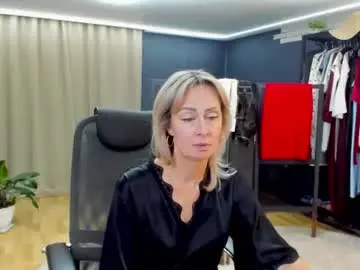 Julia__cherry_  live sex cam