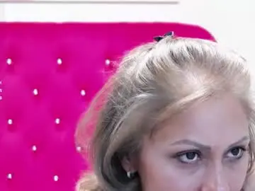 Loradelniro1  live sex cam