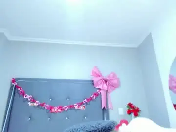 Melodycute18  live sex cam