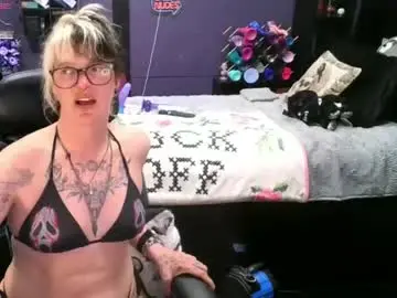 Oddywithabody  live sex cam