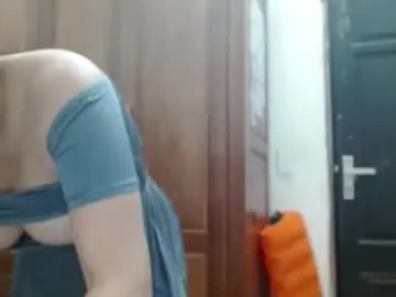 Blowy079  live sex cam