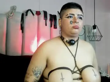 Bravenraven  live sex cam
