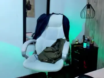 Iamsheiila  live sex cam