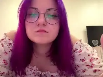 Luveniaschalow  live sex cam