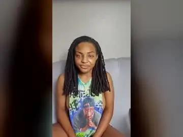 Miasmiles21  live sex cam