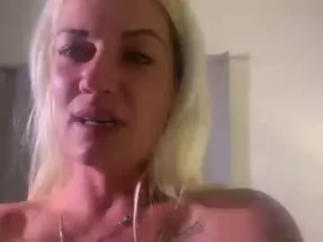 Blondinik  live sex cam