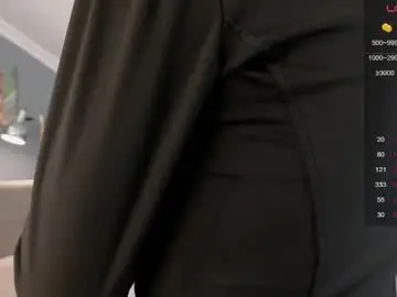 Emi_mally  live sex cam