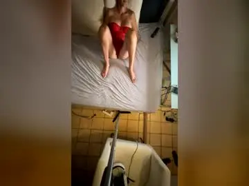 Frenchmiilf  live sex cam