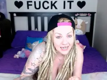 Mackenziewolfe  live sex cam