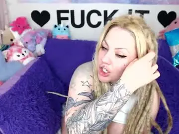 Mackenziewolfe  live sex cam