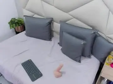 Pariistaylor  live sex cam