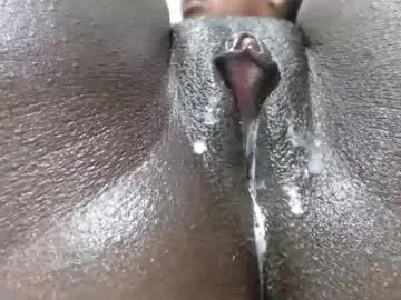 Coconutmilk33  live sex cam