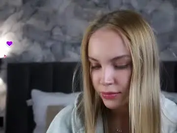 Lipswithsmileonthem  live sex cam