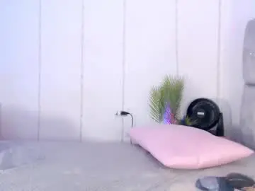 Regina1819  live sex cam