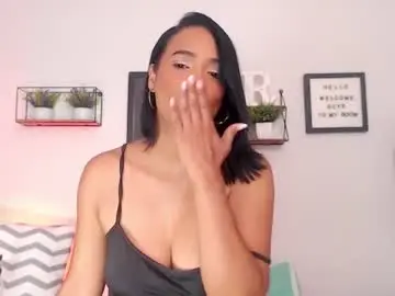 Regina1819  live sex cam