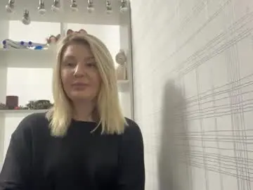 Blondie_xoxoxo  live sex cam