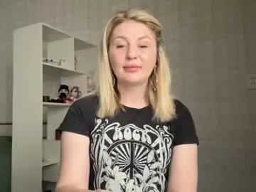 Blondie_xoxoxo  live sex cam