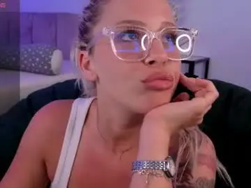 Blueyeskate  live sex cam