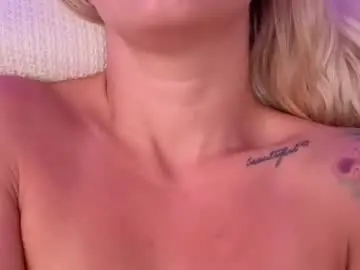 Blueyeskate  live sex cam