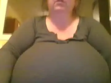 Hugeboobs4fun  live sex cam
