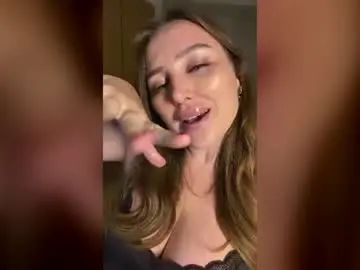 Julia_dubai  live sex cam