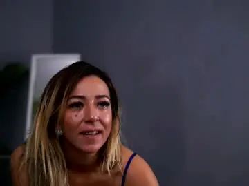 Juliahyde  live sex cam