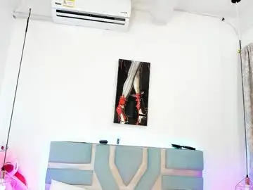 Chel_18  live sex cam