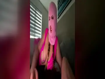 Nikkilikescum  live sex cam