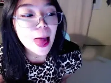 Sexy_yve  live sex cam